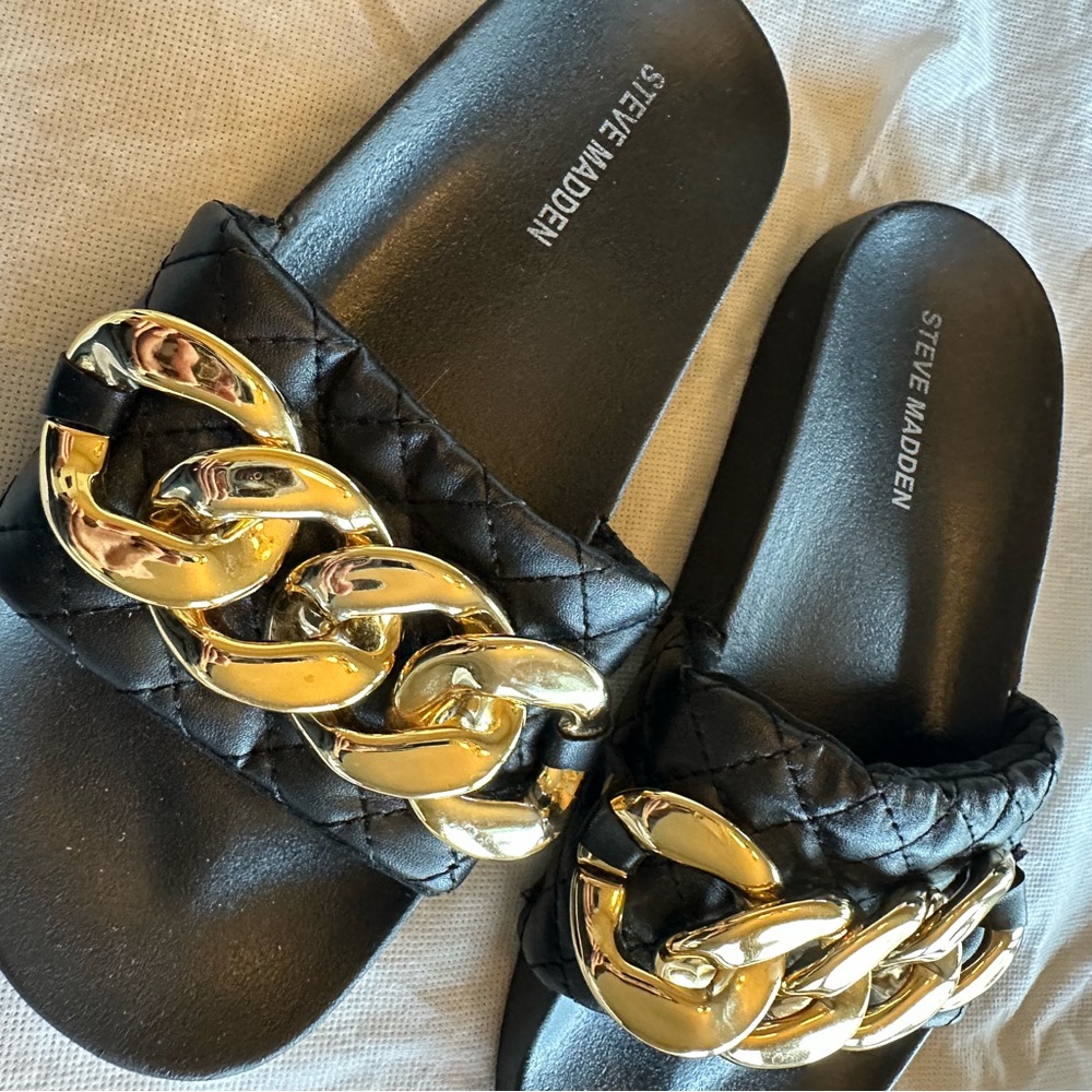 Steve Madden Quilted Black Slides with Gold Chain